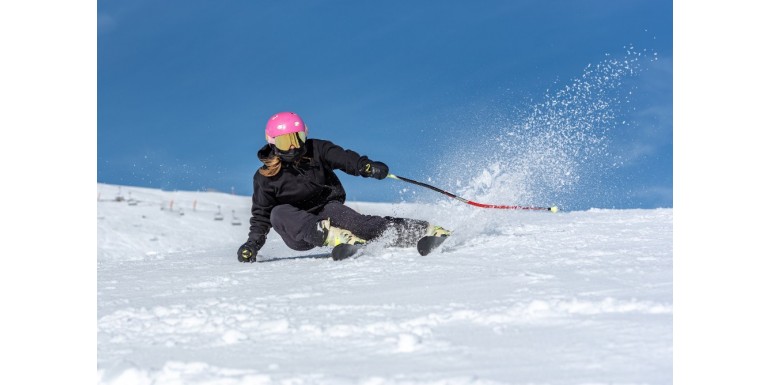 Na czym polegają skitury? Jak się wyposażyć na ten narciarski sport?