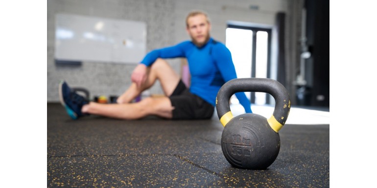 Kettlebells dla początkujących w domu - jak ćwiczyć?